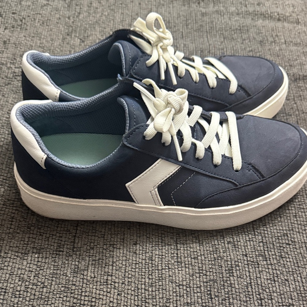 Dr. Scholl's Navy and White Women's Sneakers